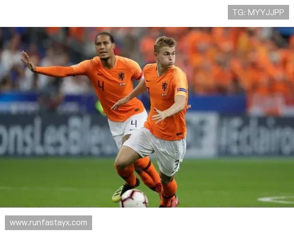 荷兰阿克右后卫潜力被低估 新星或迎爆发