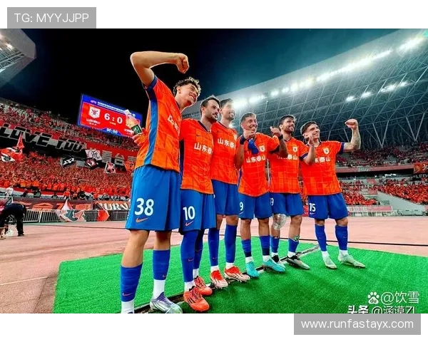 山东泰山中场硬度惊人,攻防转换展现球队核心力量 山东泰山中场硬度惊人,攻防转换展现球队核心力量